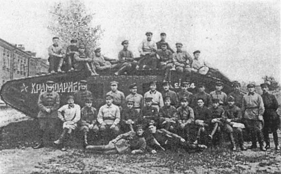 Иллюстрация к книге — Крепости на колесах. История бронепоездов [i_078.jpg]