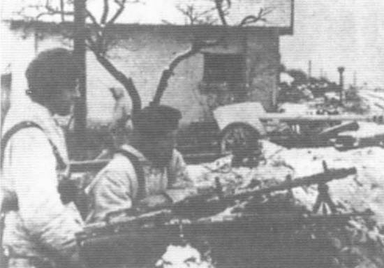 Иллюстрация к книге — Восточный фронт. Черкассы. Тернополь. Крым. Витебск. Бобруйск. Броды. Яссы. Кишинев. 1944 [i_009.jpg]