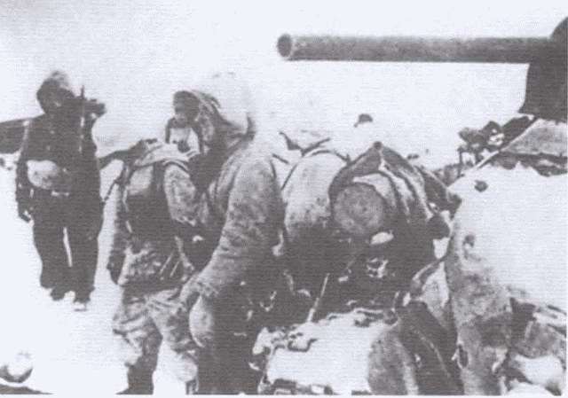 Иллюстрация к книге — Восточный фронт. Черкассы. Тернополь. Крым. Витебск. Бобруйск. Броды. Яссы. Кишинев. 1944 [i_015.jpg]