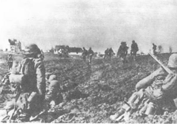 Иллюстрация к книге — Восточный фронт. Черкассы. Тернополь. Крым. Витебск. Бобруйск. Броды. Яссы. Кишинев. 1944 [i_027.jpg]