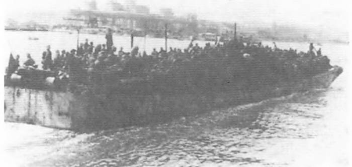 Иллюстрация к книге — Восточный фронт. Черкассы. Тернополь. Крым. Витебск. Бобруйск. Броды. Яссы. Кишинев. 1944 [i_035.jpg]