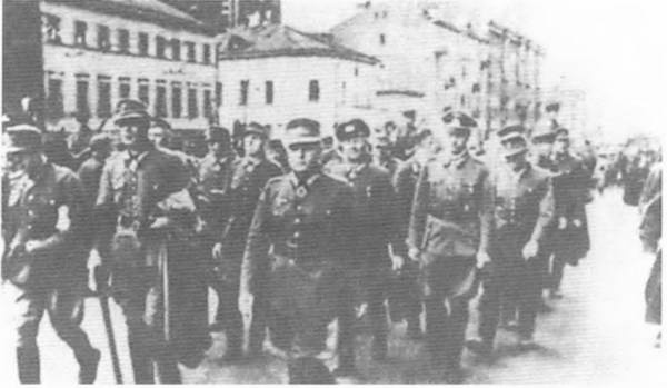 Иллюстрация к книге — Восточный фронт. Черкассы. Тернополь. Крым. Витебск. Бобруйск. Броды. Яссы. Кишинев. 1944 [i_044.jpg]