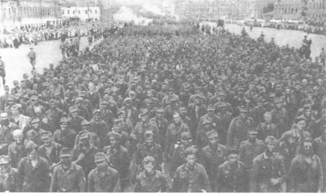 Иллюстрация к книге — Восточный фронт. Черкассы. Тернополь. Крым. Витебск. Бобруйск. Броды. Яссы. Кишинев. 1944 [i_045.jpg]