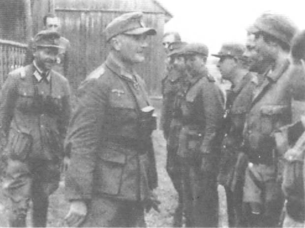 Иллюстрация к книге — Восточный фронт. Черкассы. Тернополь. Крым. Витебск. Бобруйск. Броды. Яссы. Кишинев. 1944 [i_053.jpg]