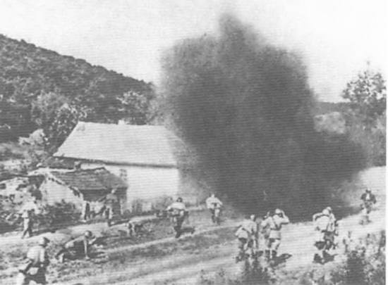 Иллюстрация к книге — Восточный фронт. Черкассы. Тернополь. Крым. Витебск. Бобруйск. Броды. Яссы. Кишинев. 1944 [i_057.jpg]