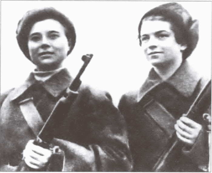 Иллюстрация к книге — Ангелы смерти. Женщины-снайперы. 1941-1945 [i_024.jpg]