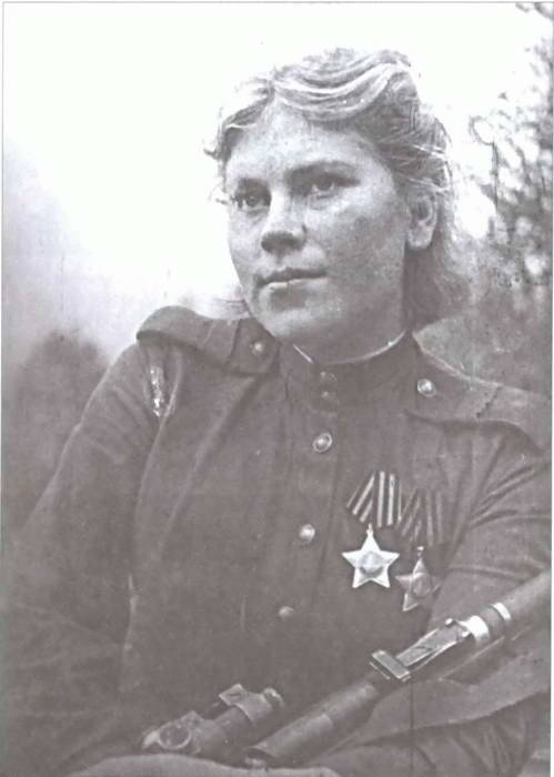 Иллюстрация к книге — Ангелы смерти. Женщины-снайперы. 1941-1945 [i_026.jpg]
