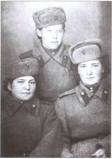 Иллюстрация к книге — Ангелы смерти. Женщины-снайперы. 1941-1945 [i_031.jpg]