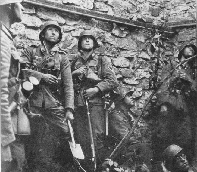 Иллюстрация к книге — Wehrmacht. Сухопутные войска III Рейха [i_044.jpg]