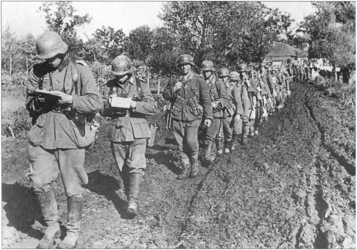 Иллюстрация к книге — Wehrmacht. Сухопутные войска III Рейха [i_141.jpg]