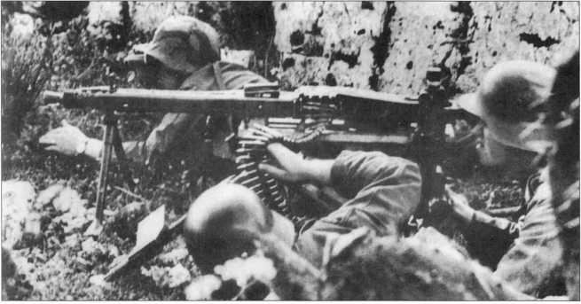 Иллюстрация к книге — Wehrmacht. Сухопутные войска III Рейха [i_188.jpg]