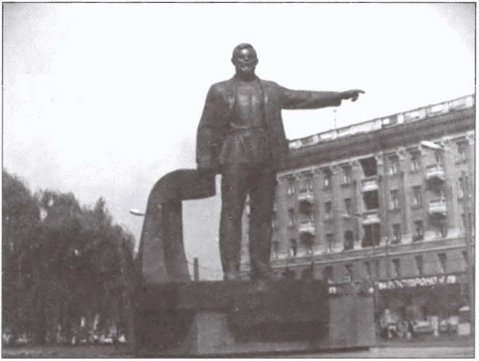 Иллюстрация к книге — На Днепровском рубеже. Тайна гибели генерала Петровского [i_053.jpg]