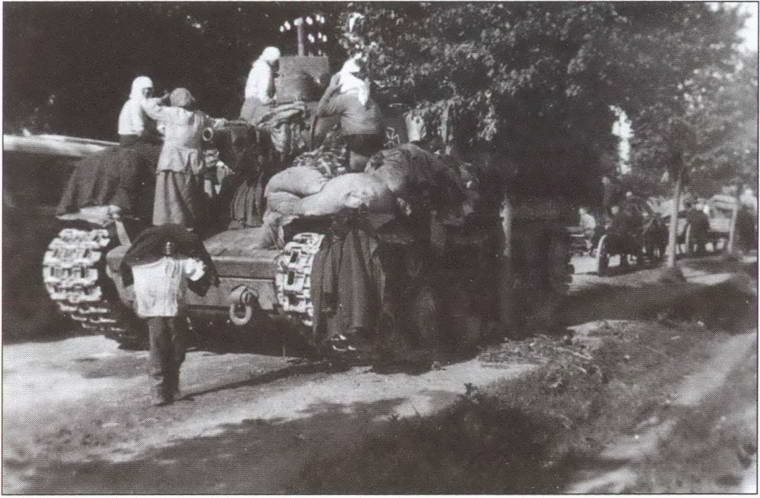 Иллюстрация к книге — По обе стороны правды. Власовское движение и отечественная коллаборация [i_018.jpg]