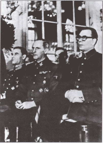 Иллюстрация к книге — По обе стороны правды. Власовское движение и отечественная коллаборация [i_026.jpg]