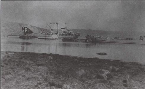 Иллюстрация к книге — &quot;Спасите наши души!&quot;. Неизвестные страницы истории советского ВМФ [imgc452.jpg]