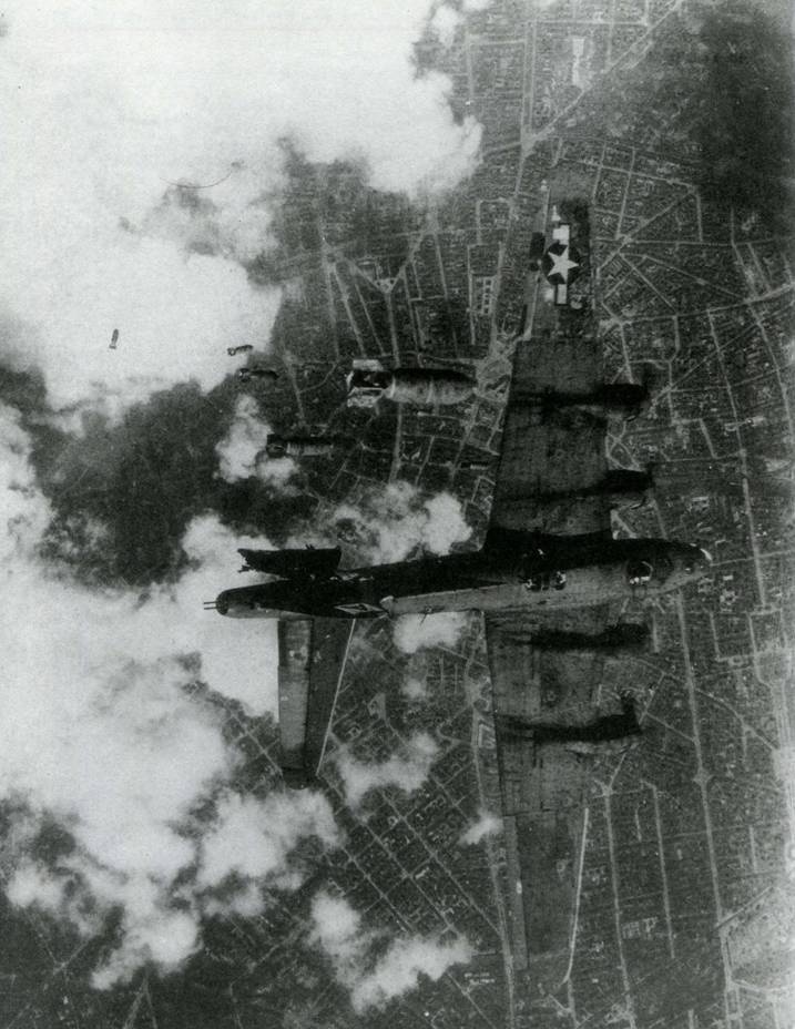 Иллюстрация к книге — Бомбардировщики союзников 1939-1945. Справочник-определитель самолетов [pic_176.jpg]