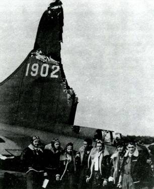 Иллюстрация к книге — Бомбардировщики союзников 1939-1945. Справочник-определитель самолетов [pic_195.jpg]