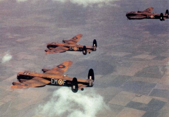 Иллюстрация к книге — Бомбардировщики союзников 1939-1945. Справочник-определитель самолетов [pic_32.jpg]