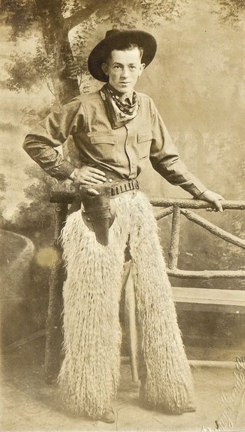 Иллюстрация к книге — Стрелки Дикого Запада. Шерифы, бандиты, ковбои, ганфайтеры [i_001.jpg]