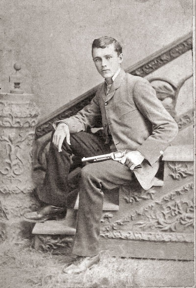 Иллюстрация к книге — Стрелки Дикого Запада. Шерифы, бандиты, ковбои, ганфайтеры [i_033.jpg]