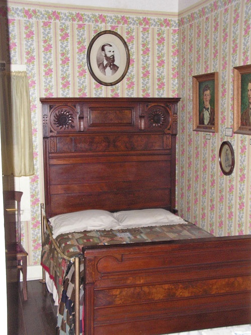 Иллюстрация к книге — Стрелки Дикого Запада. Шерифы, бандиты, ковбои, ганфайтеры [i_036.jpg]