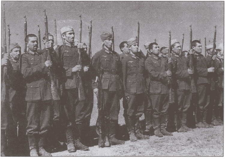 Иллюстрация к книге — Штрафники Великой Отечественной. В жизни и на экране [i_017.jpg]