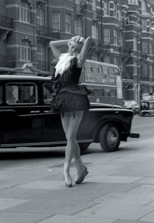 Иллюстрация к книге — Вивьен Вествуд [i_068.jpg]