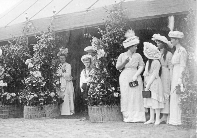 Иллюстрация к книге — Дневники княжон Романовых. Загубленные жизни [i_031.jpg]