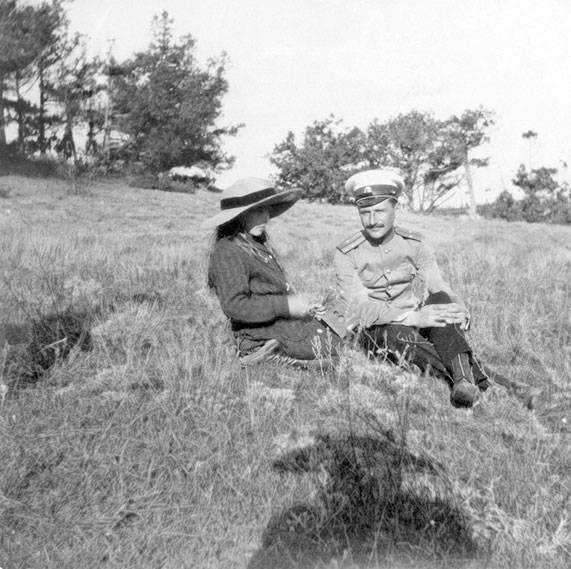 Иллюстрация к книге — Дневники княжон Романовых. Загубленные жизни [i_032.jpg]