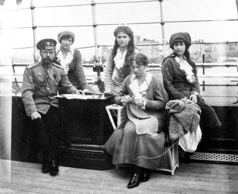 Иллюстрация к книге — Дневники княжон Романовых. Загубленные жизни [i_041.jpg]