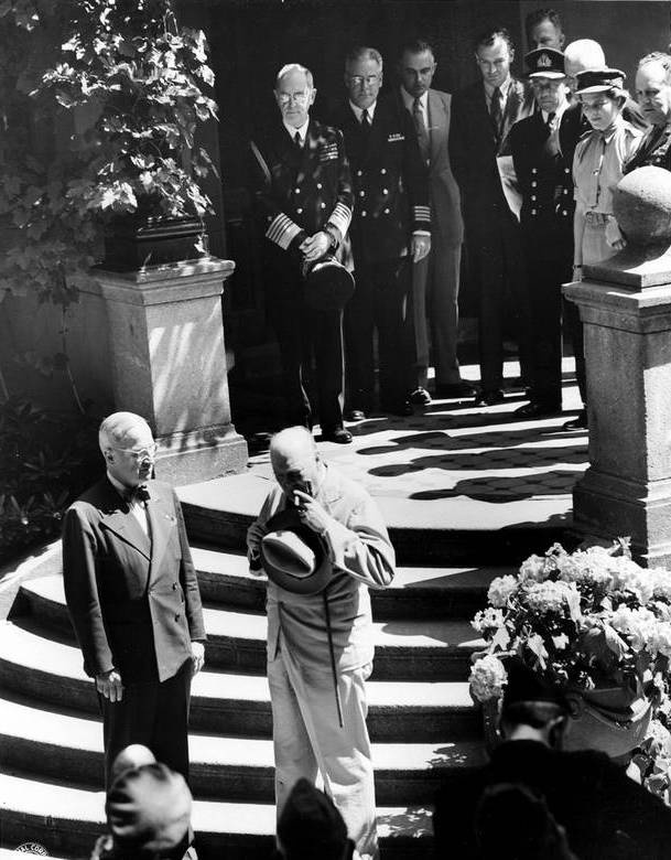 Иллюстрация к книге — Фактор Черчилля. Как один человек изменил историю [i_035.jpg]