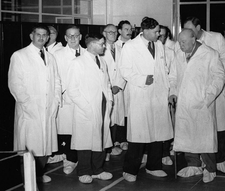 Иллюстрация к книге — Фактор Черчилля. Как один человек изменил историю [i_044.jpg]