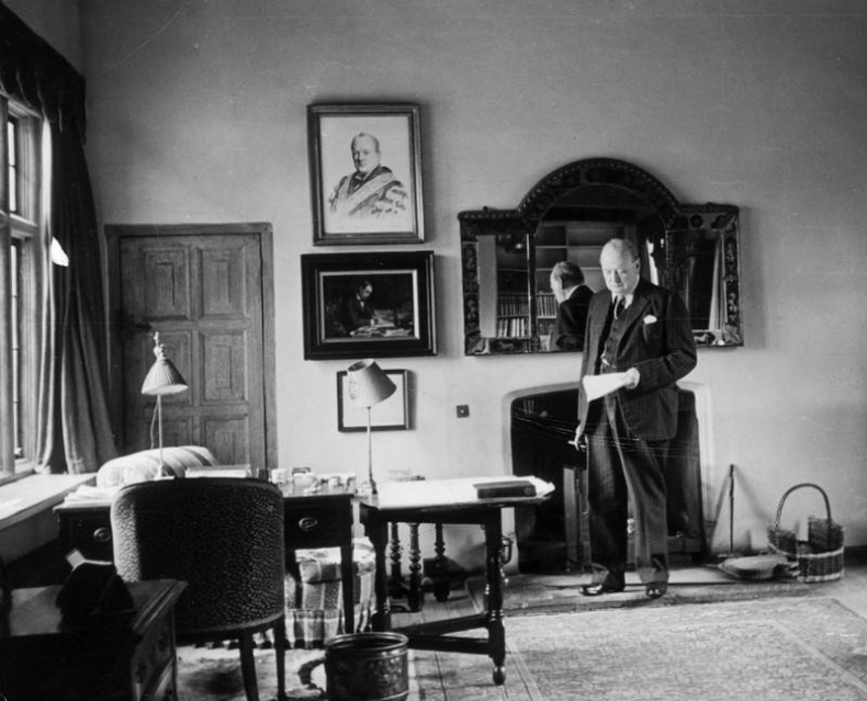 Иллюстрация к книге — Фактор Черчилля. Как один человек изменил историю [i_045.jpg]