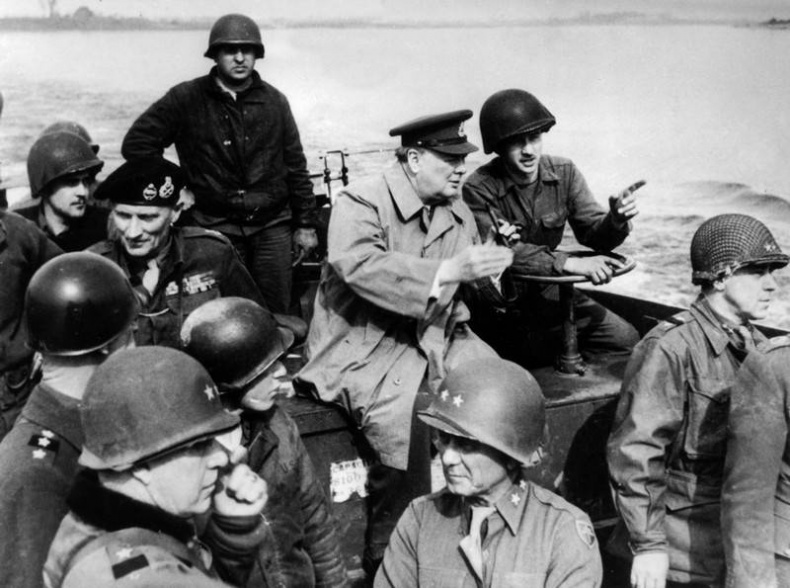 Иллюстрация к книге — Фактор Черчилля. Как один человек изменил историю [i_048.jpg]