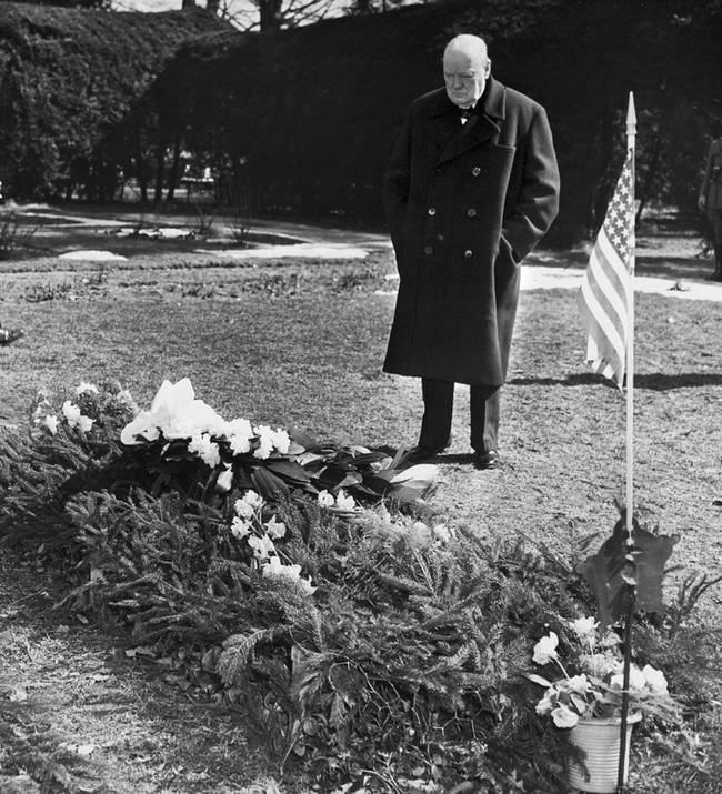 Иллюстрация к книге — Фактор Черчилля. Как один человек изменил историю [i_062.jpg]