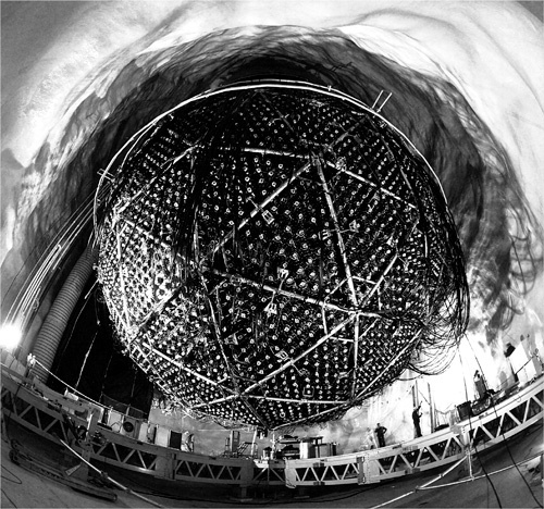 Иллюстрация к книге — Охотники за нейтрино. Захватывающая погоня за призрачной элементарной частицей [i_011.jpg]