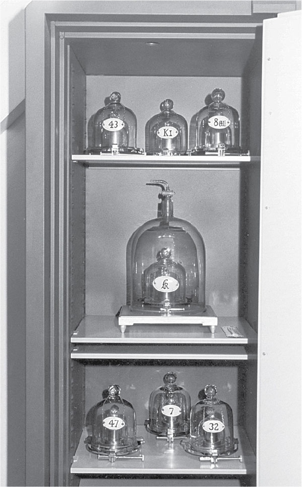 Иллюстрация к книге — Исчезающая ложка, или Удивительные истории из жизни периодической таблицы Менделеева [_379.jpg]