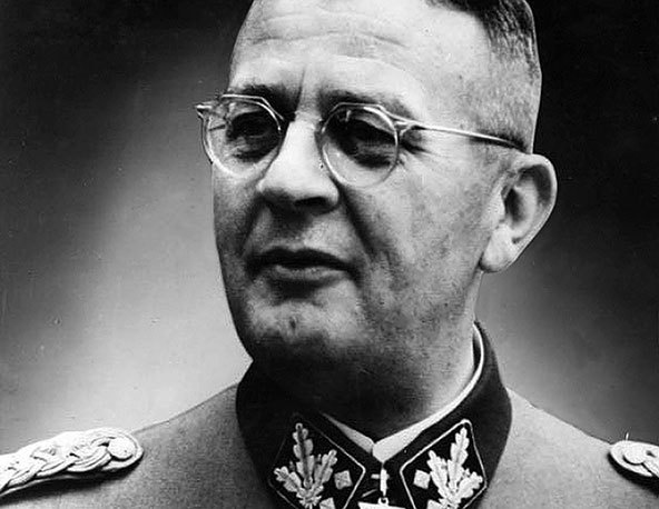 Иллюстрация к книге — Его повесили на площади Победы [i_009.jpg]