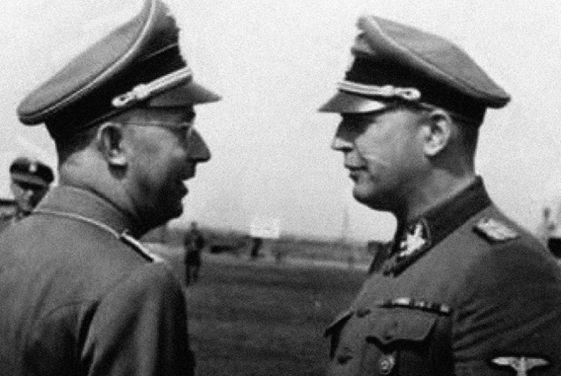 Иллюстрация к книге — Его повесили на площади Победы [i_012.jpg]