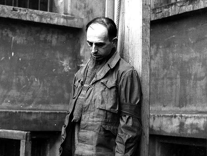 Иллюстрация к книге — Его повесили на площади Победы [i_030.jpg]