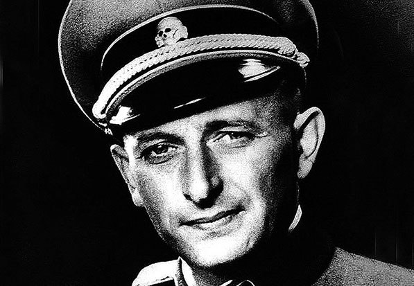 Иллюстрация к книге — Его повесили на площади Победы [i_034.jpg]