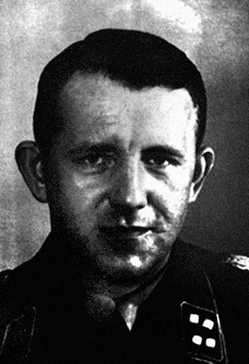 Иллюстрация к книге — Его повесили на площади Победы [i_041.jpg]