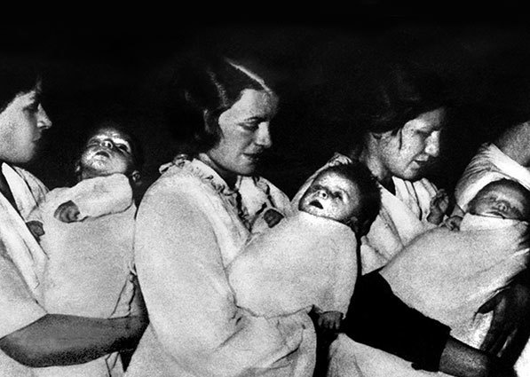 Иллюстрация к книге — Его повесили на площади Победы [i_044.jpg]