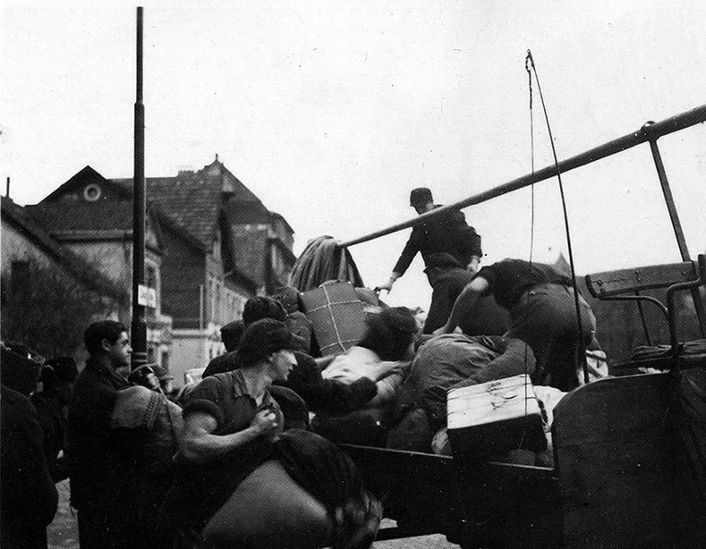 Иллюстрация к книге — Его повесили на площади Победы [i_077.jpg]