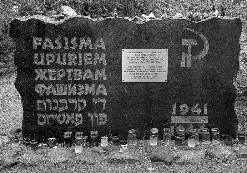 Иллюстрация к книге — Его повесили на площади Победы [i_080.jpg]