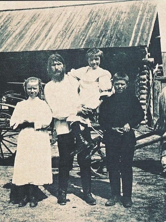 Иллюстрация к книге — История династии Романовых [i_039.jpg]