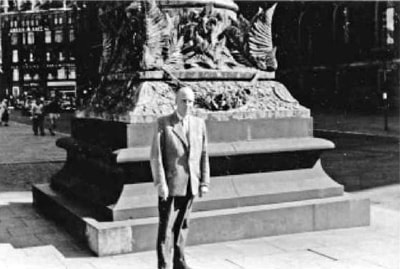 Иллюстрация к книге — Тени, которые проходят [i_020.jpg]