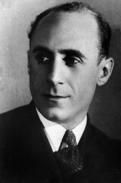 Иллюстрация к книге — Жизнь в балете. Семейные хроники Плисецких и Мессереров [i_010.jpg]