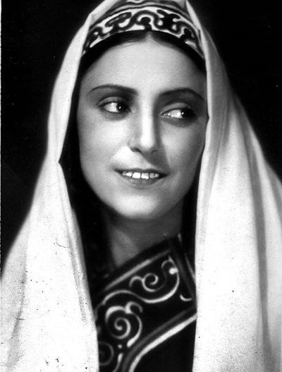 Иллюстрация к книге — Жизнь в балете. Семейные хроники Плисецких и Мессереров [i_018.jpg]