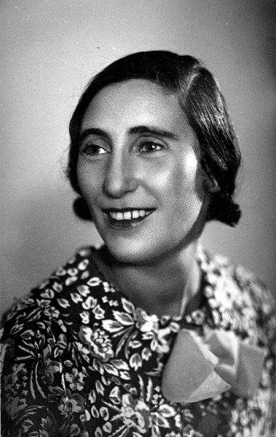 Иллюстрация к книге — Жизнь в балете. Семейные хроники Плисецких и Мессереров [i_019.jpg]